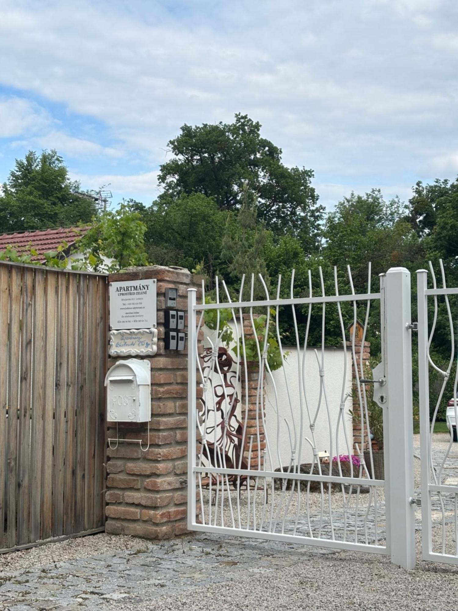 Apartmany Uprostred Zelene Lednice Exteriér fotografie